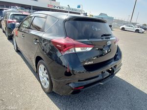 2017 Toyota Auris Hybrid - Image 4