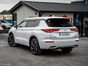 2023 Mitsubishi Outlander HYBRID - Image 2