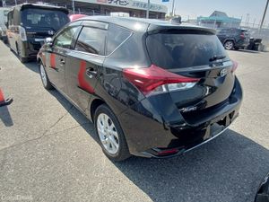 2017 Toyota Auris Hybrid - Image 4
