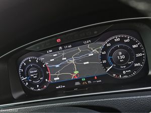 Volkswagen Golf (182 REG ) HIGHLINE EDITION VIRTUA - Image 4