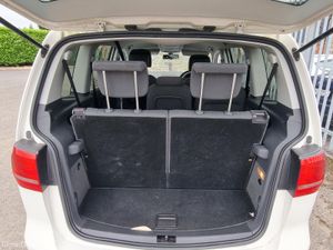 €5990 Auto Volkswagen Touran 2013 automatic €5990 - Image 4