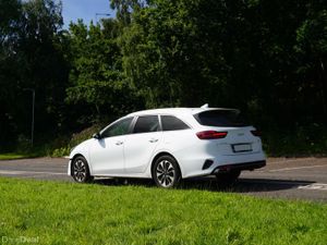2022 Kia Ceed Hybrid - 1 Owner - Image 3