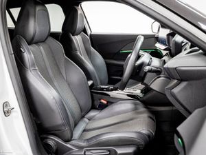 Peugeot 2008 E-GT 50kWh 136HP - Image 3