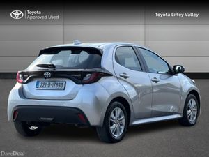 Toyota Yaris YARIS HYBRID LUNA - Image 2