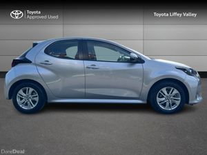 Toyota Yaris YARIS HYBRID LUNA - Image 3
