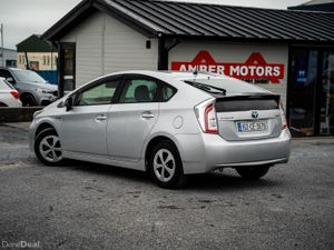 2015 Toyota Prius Hybrid Auto - Image 2