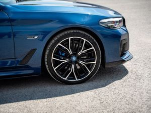 BMW 5-Series 530E M SPORT - Image 4