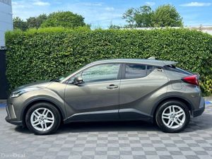 Toyota C-HR 1.8 HYBRID AUTO // 17" ALLOYS // 360 P - Image 3