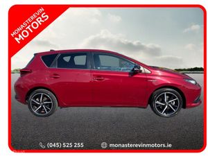 Toyota Auris HYBRID LUNA SPORT AUTO 4DR - Image 3