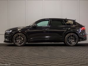 2022 Audi Q8 55 TFSIe S-Line Black Edition - Image 3