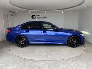 BMW 3-Series 2023 - Image 4