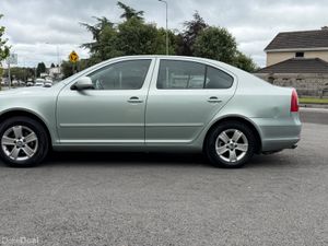 ABSOLUTELY IMMACULATE 2011 1.6 PETROL SKODA - Image 3