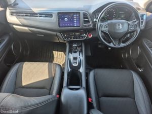 Honda Vezel ** Z HYBRID ** HUGE SPEC ** TRINITY MO - Image 2