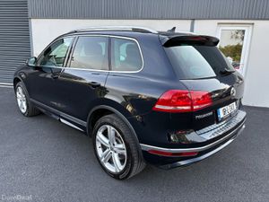 181 Volkswagen Touareg R-Line 5 Seat Business - Image 3