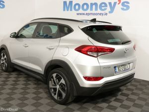 Hyundai Tucson PREMIUM SE TOP SPEC 1.7L DIESEL SUV - Image 4