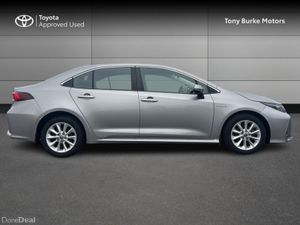Toyota Corolla Saloon - Luna Edition - 1.8 Hybrid - Image 3