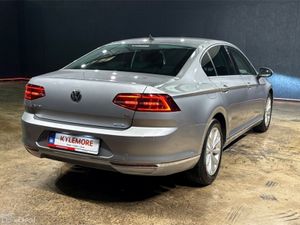 Volkswagen Passat 1.4 TSI COMFORT LINE - BLACK HAL - Image 4