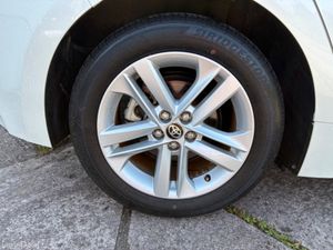 Toyota Corolla 1.8 petrol automatic hybrid tan lea - Image 3