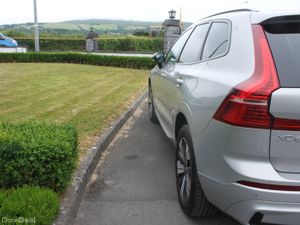 Volvo XC60 2023 (231) T6 Plus Dark AWD 2.0 Hybrid - Image 4