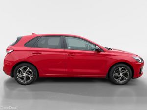 Hyundai i30 Diesel Deluxe - Image 2