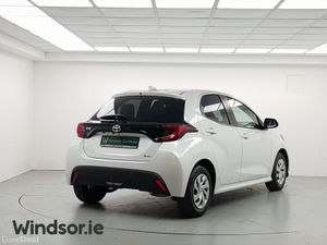 Toyota Yaris HYBRID - Image 3