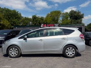17 Toyota Prius Alpha - Image 4