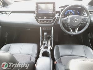 Toyota Corolla Cross ** LOW KMS ** AUTO ** TRINITY - Image 2