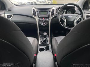 Hyundai i30 DIESEL HATCHBACK - Image 2