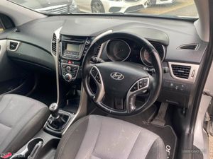 Hyundai i30 DIESEL HATCHBACK - Image 3