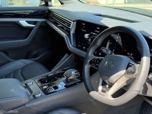 Volkswagen Touareg 3.0TDI 231HP R LINE 4Motion DSG - Image 4