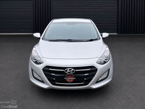 Hyundai i30 DIESEL HATCHBACK - Image 2