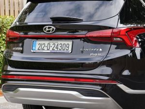 Hyundai Santa Fe 1.6 PHEV 4WD Executive Plus Auto - Image 3