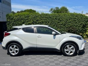 Toyota C-HR 1.8 HYBRID AUTO // REVERSE CAMERA // A - Image 2