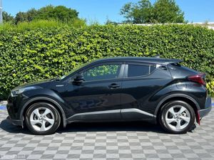 Toyota C-HR 1.8 HYBRID AUTO // REVERSE CAMERA // D - Image 3