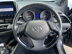 Toyota C-HR 1.8 HYBRID AUTO // REVERSE CAMERA // D - Image 4