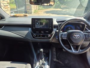 Toyota Corolla 2021 1.8 petrol hybrid - Image 4