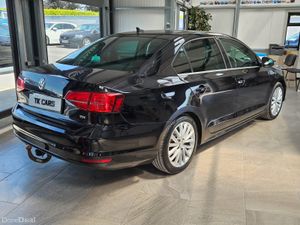 18 VOLKSWAGEN JETTA HIGHLINE 2.0 DIESEL AUTOMATIC - Image 4