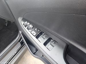2017 Hyundai Tucson 1.7 SE NAV - LOW KMS - 1 OWNER - Image 4