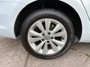Volkswagen Golf 1.2 DBA-AUCJZ 5DR AUTO - Image 4