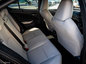 Lexus UX 250H F SPORT DESIGN - Image 3