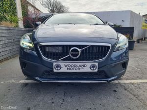 Volvo V40 2.0D4 CROSS COUNTRY / HIGH SPEC / LOW MI - Image 4