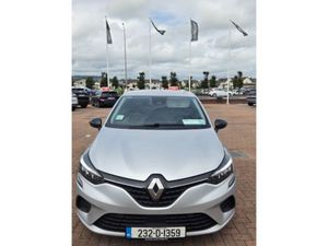 Renault Clio Equilibre TCE 90 MY22.5 5DR - Image 2