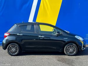 Toyota Yaris 1.5 HYBRID AUTO // 14" ALLOYS // NEW - Image 2