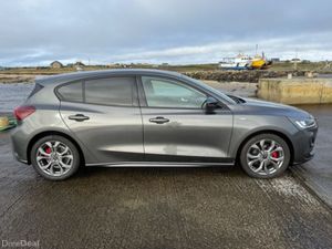 Ford Focus 1.0L ECO St-line 125PS MAN 4DR - Image 3