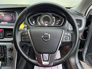 Volvo V40 D4 AUTO DYNAMIC EDITION 2.0 D // HEATED - Image 4