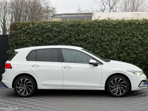 Volkswagen Golf 1.0 eTSI // APPLE CARPLAY/ANDROID - Image 2
