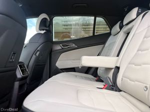 Kia Sportage 1.6 HEV Black Edition (0% Finance ava - Image 4