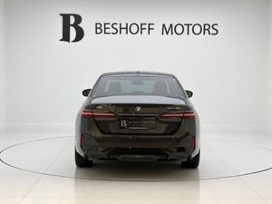 BMW i5 40 M-SPORT=LOW MILES//HUGE SPEC//1 OWNER=FU - Image 4