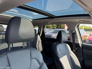 Kia Sorento 1.6 Plug in hybrid ( 7 Seats ) (3.9% A - Image 2