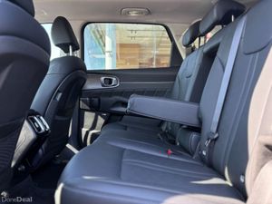 Kia Sorento 1.6 Plug in hybrid ( 7 Seats ) (3.9% A - Image 4
